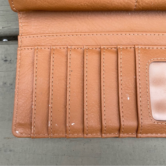 Fossil Logan Leather RFID Flap Clutch Wallet in black and white hearts pattern - Picture 11 of 14